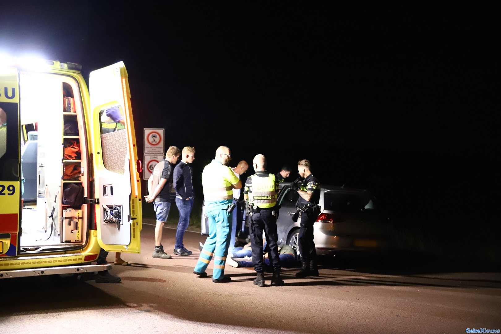 Twee jongeren laveloos aangetroffen in stilstaande auto