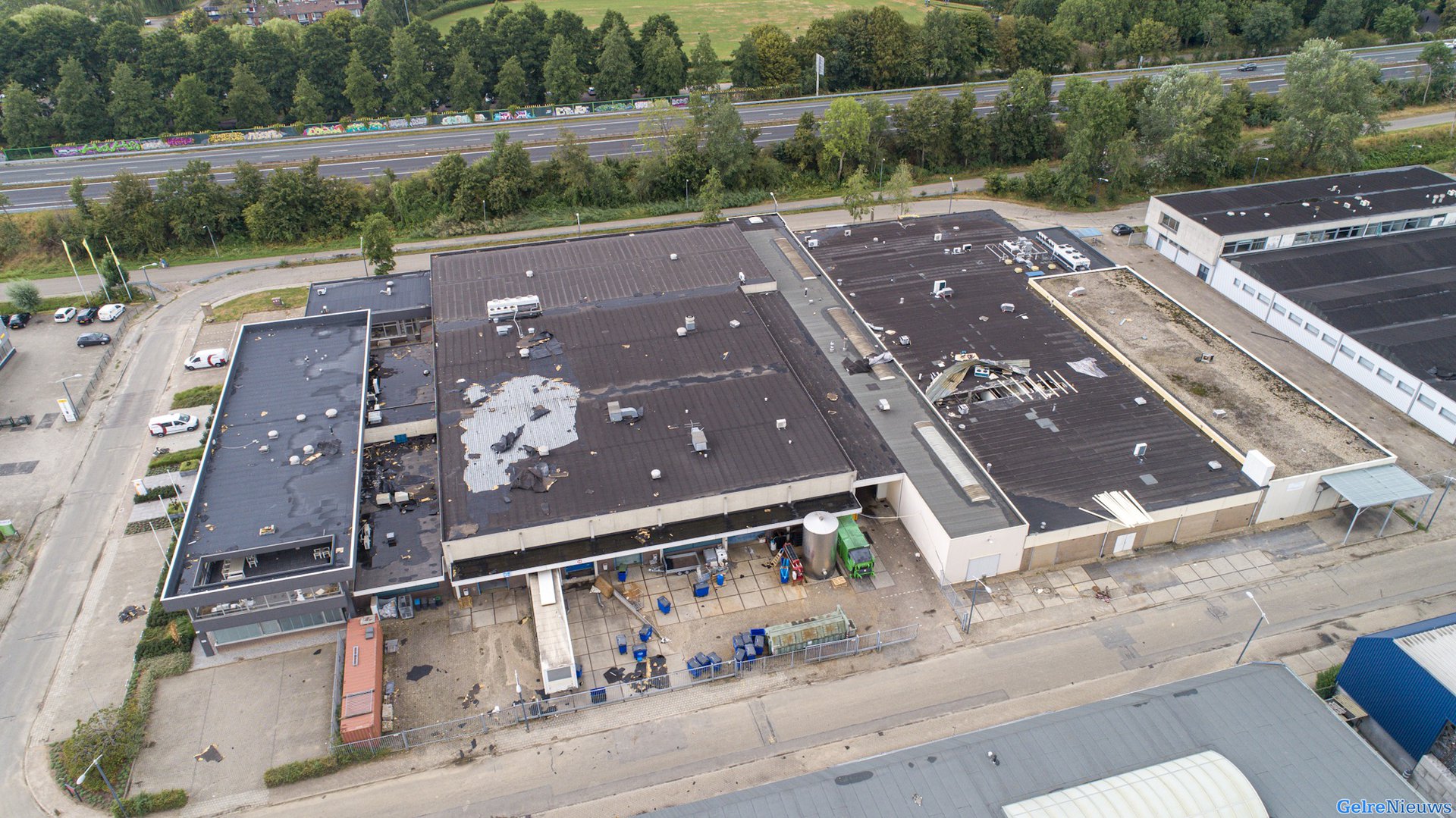 Dak afgewaaid van bedrijf in Velp na mogelijke windhoos