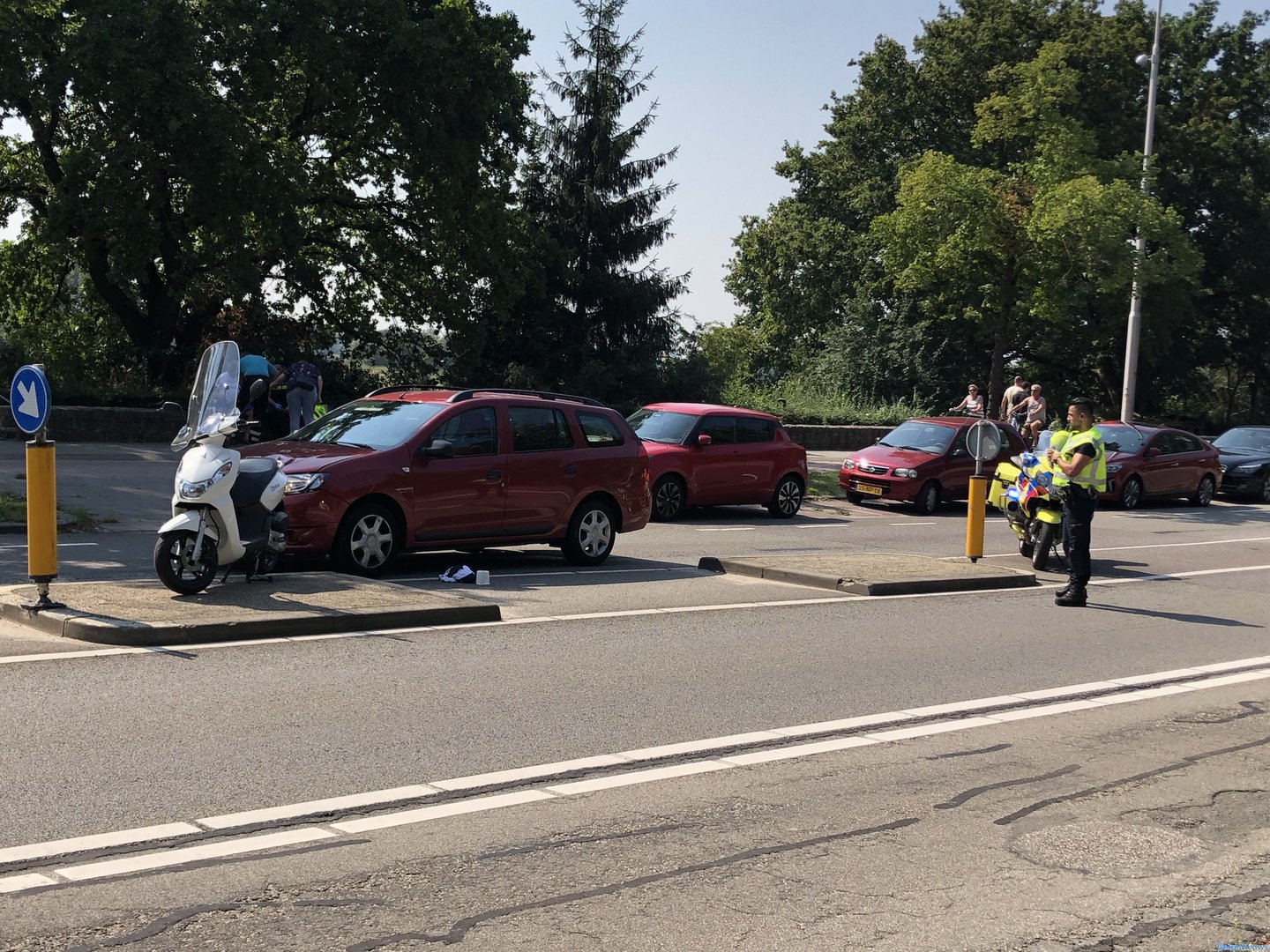 Scooterrijder gewond na aanrijding met auto