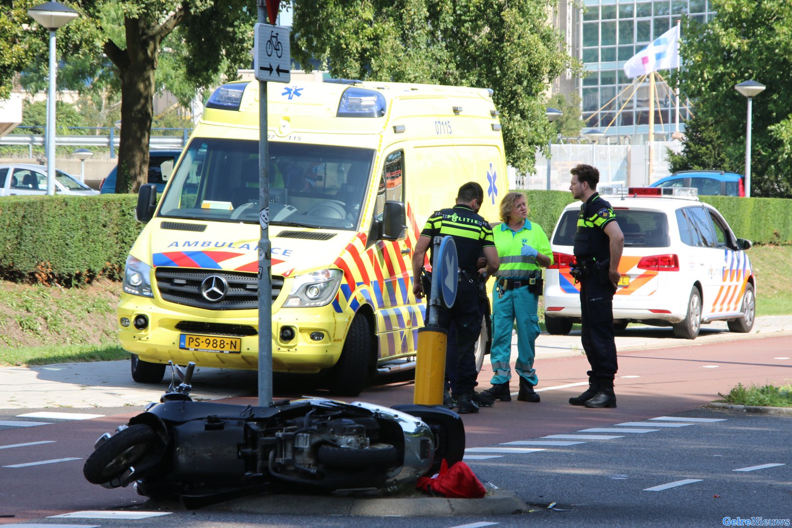 Scooterrijder over hoofd gezien op beruchte kruising