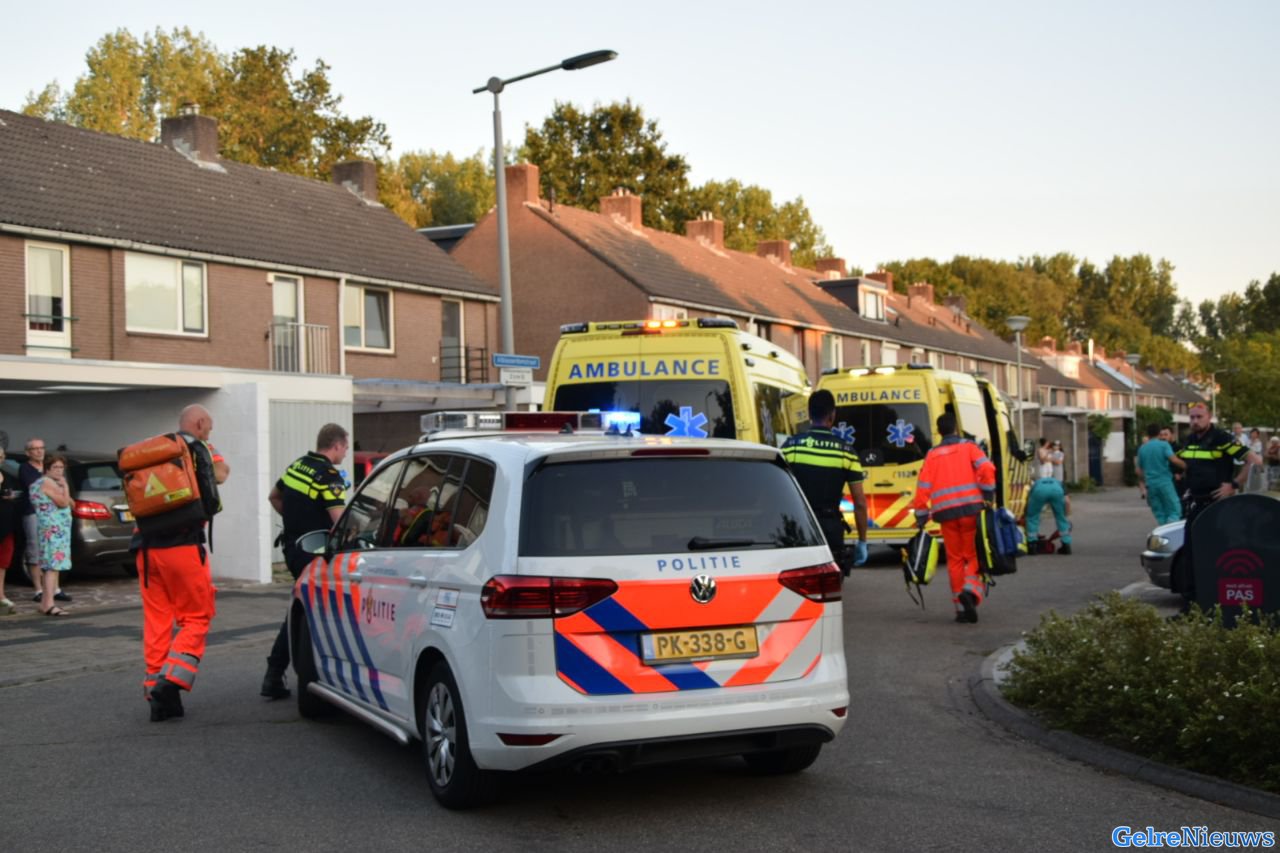 Peuter valt in zwembad achter woning in Arnhem