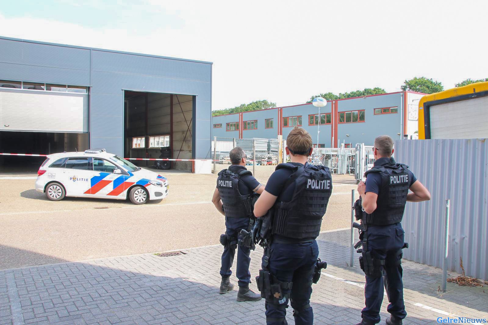 Zwaarbewapende agenten bij ‘levensgevaarlijk’ drugslab in Ede