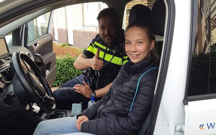 Veel lof voor Zoë (13) nadat zij oudere dame helpt tijdens haar krantenwijk