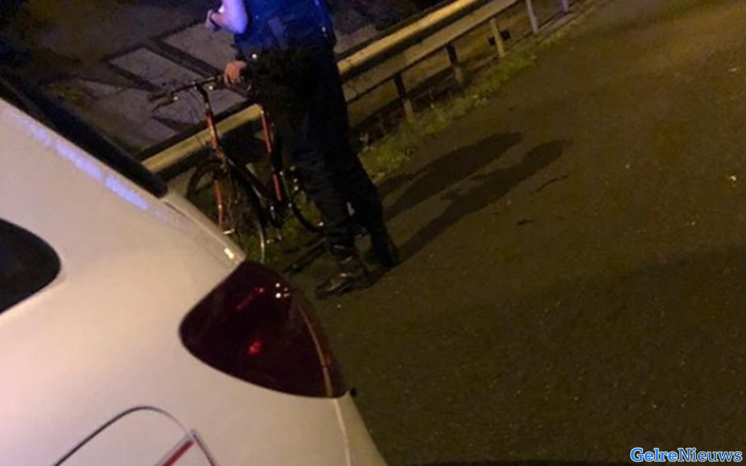 Dronken fietser zonder licht van snelweg A73 bij Nijmegen gehaald
