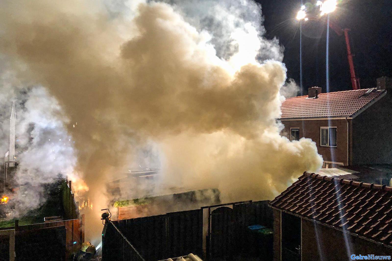 Flinke rook bij schuurbrand in Dieren