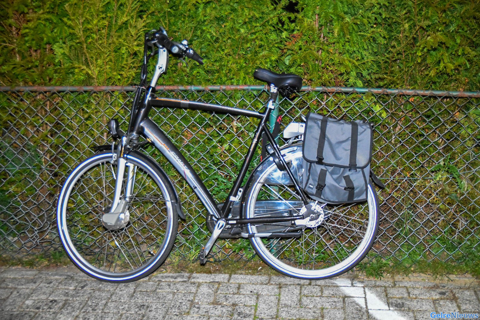 Man op elektrische fiets aangereden, dader rijdt door