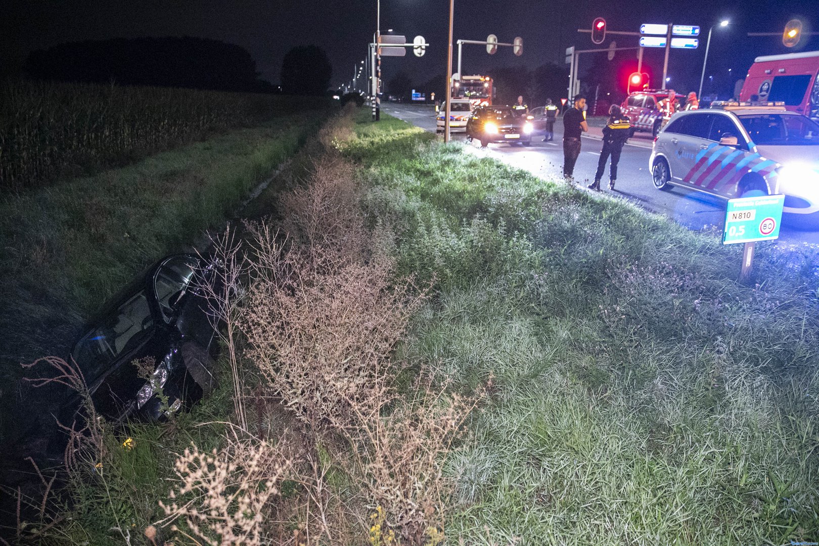 Auto in de sloot bij ongeval in Duiven