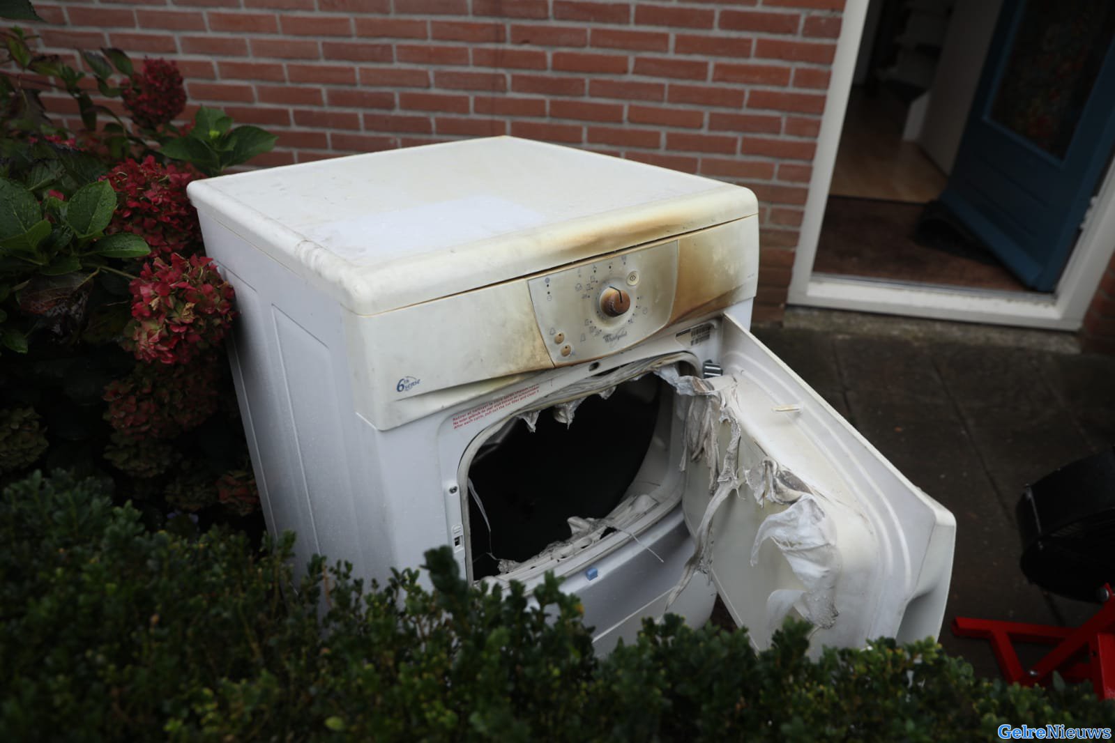 Wasdroger in brand in woning Doesburg