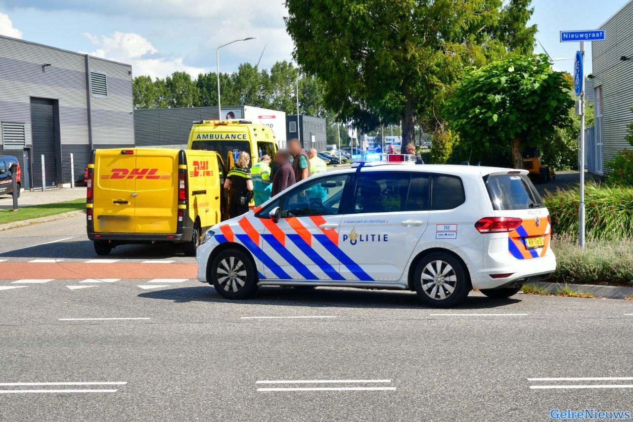 Fietser gewond na aanrijding met bestelbusje in Duiven