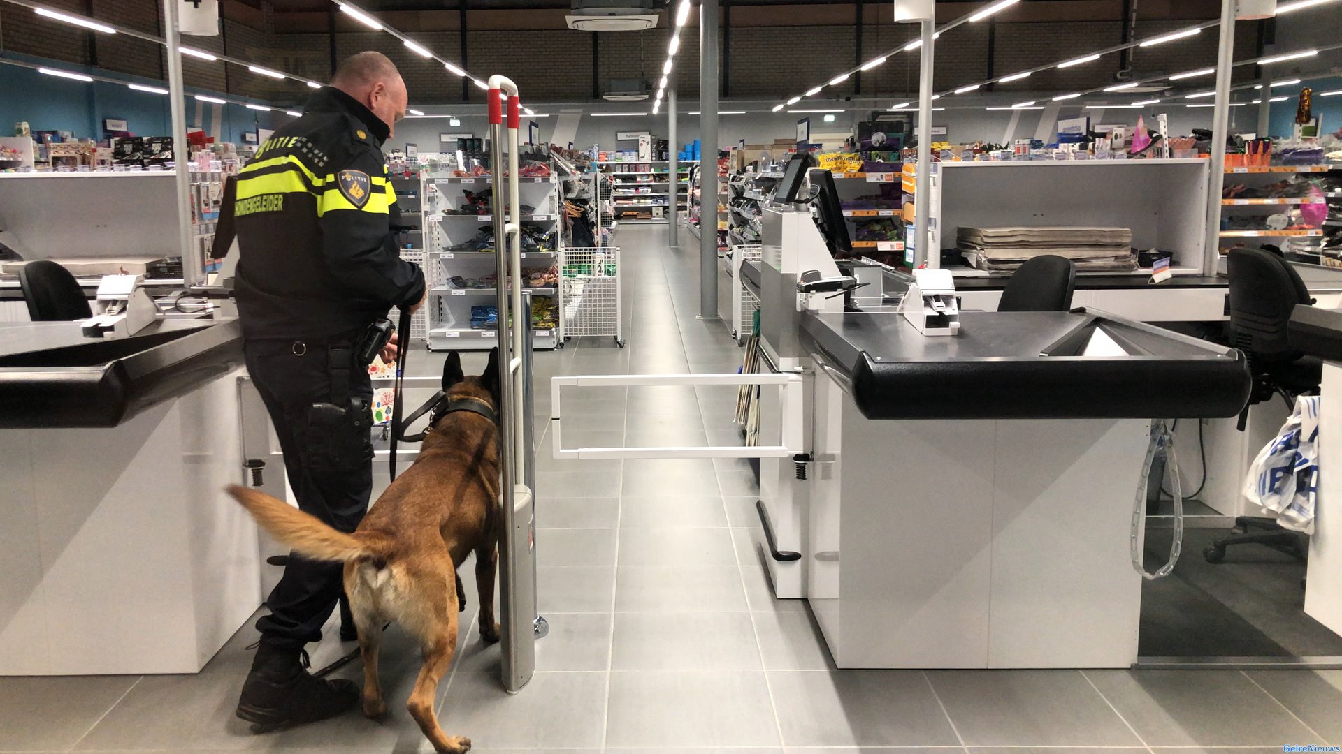 Inbrekers komen Action Arnhem binnen via het dak