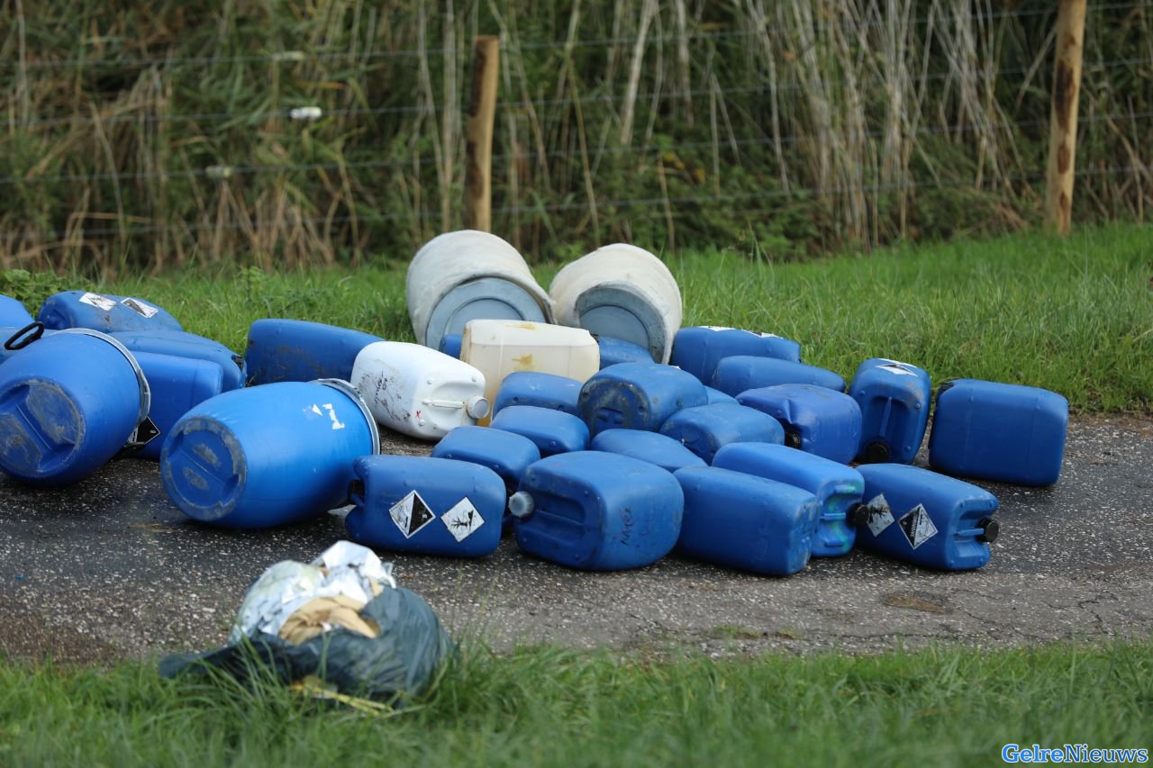 Grote dumping drugsafval op Drielse Dijk in Arnhem