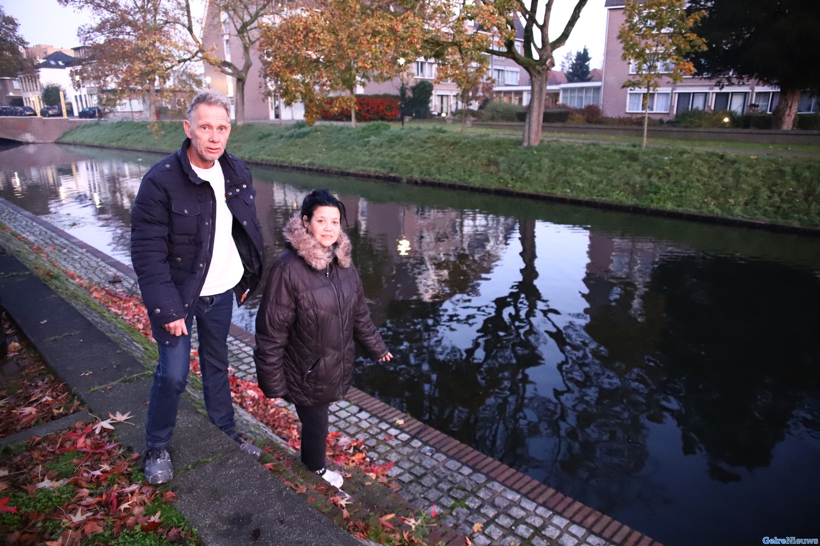Ron en Sophia uit Tiel redden persoon uit gracht: “Dankzij ons heeft hij het gered”