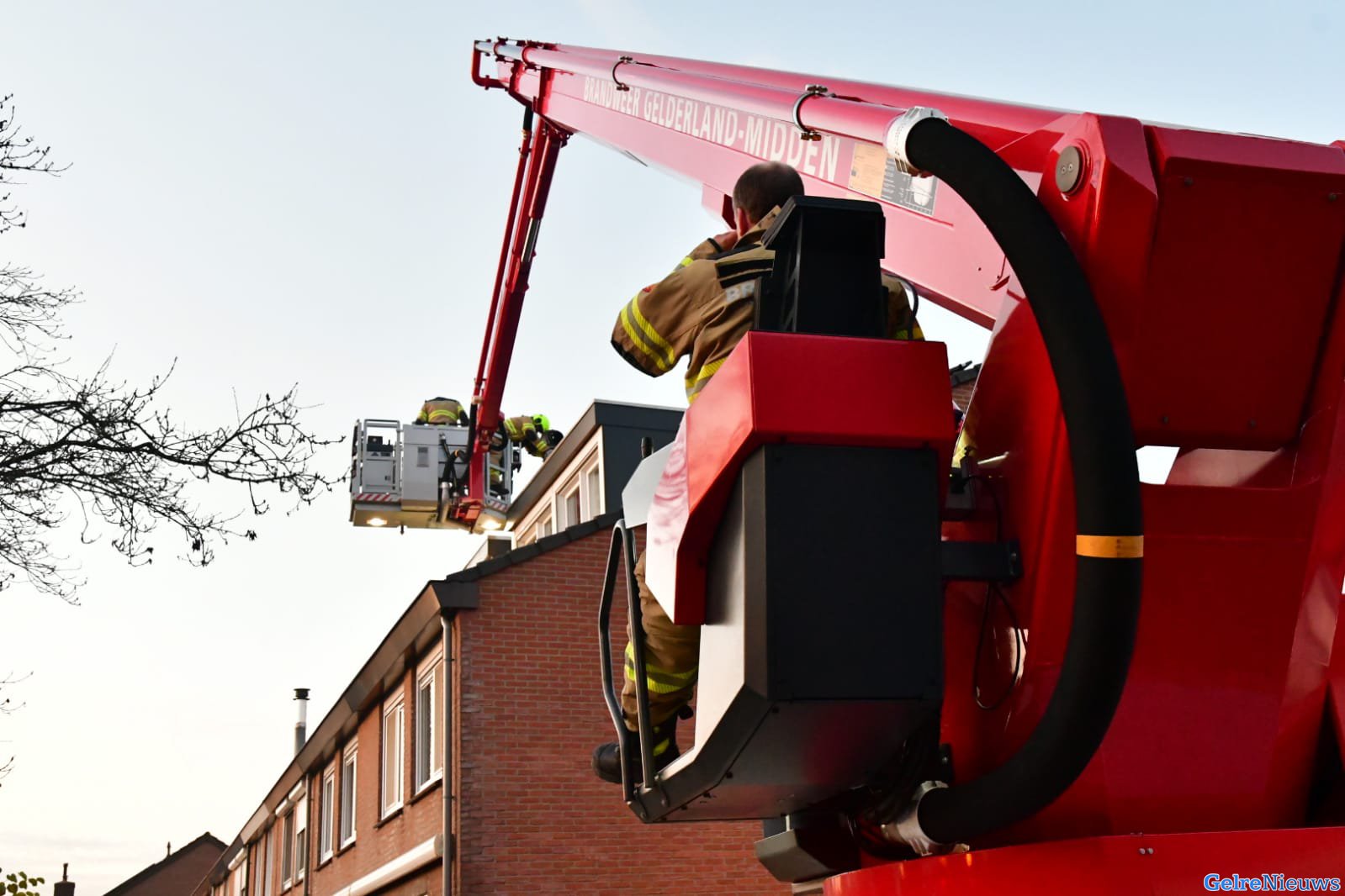 Brandweer rukt uit voor schoorsteenbrand in Duiven