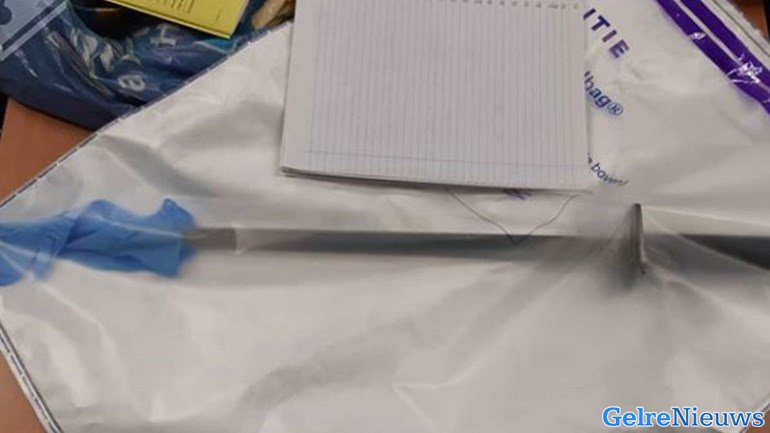 Zoon steekt eigen vader neer met samoeraizwaard