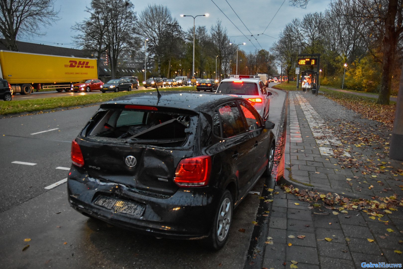 Vrachtwagen botst achterop auto in Arnhem-Zuid