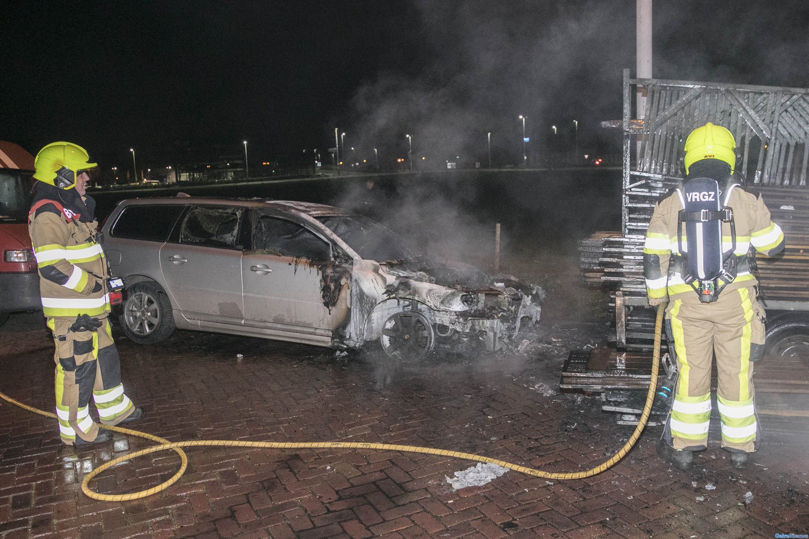 Voorkant van auto verwoest na brand in Nijmegen
