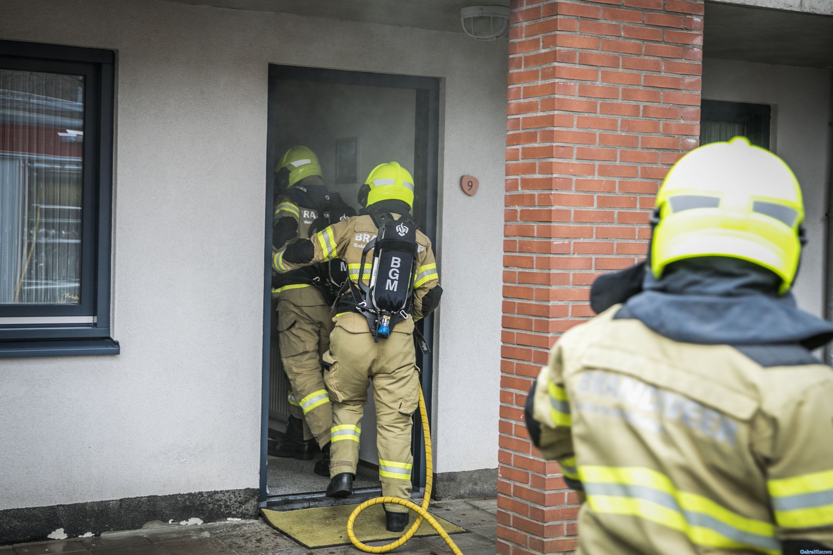 Woning onder de rook door vergeten pan op het vuur