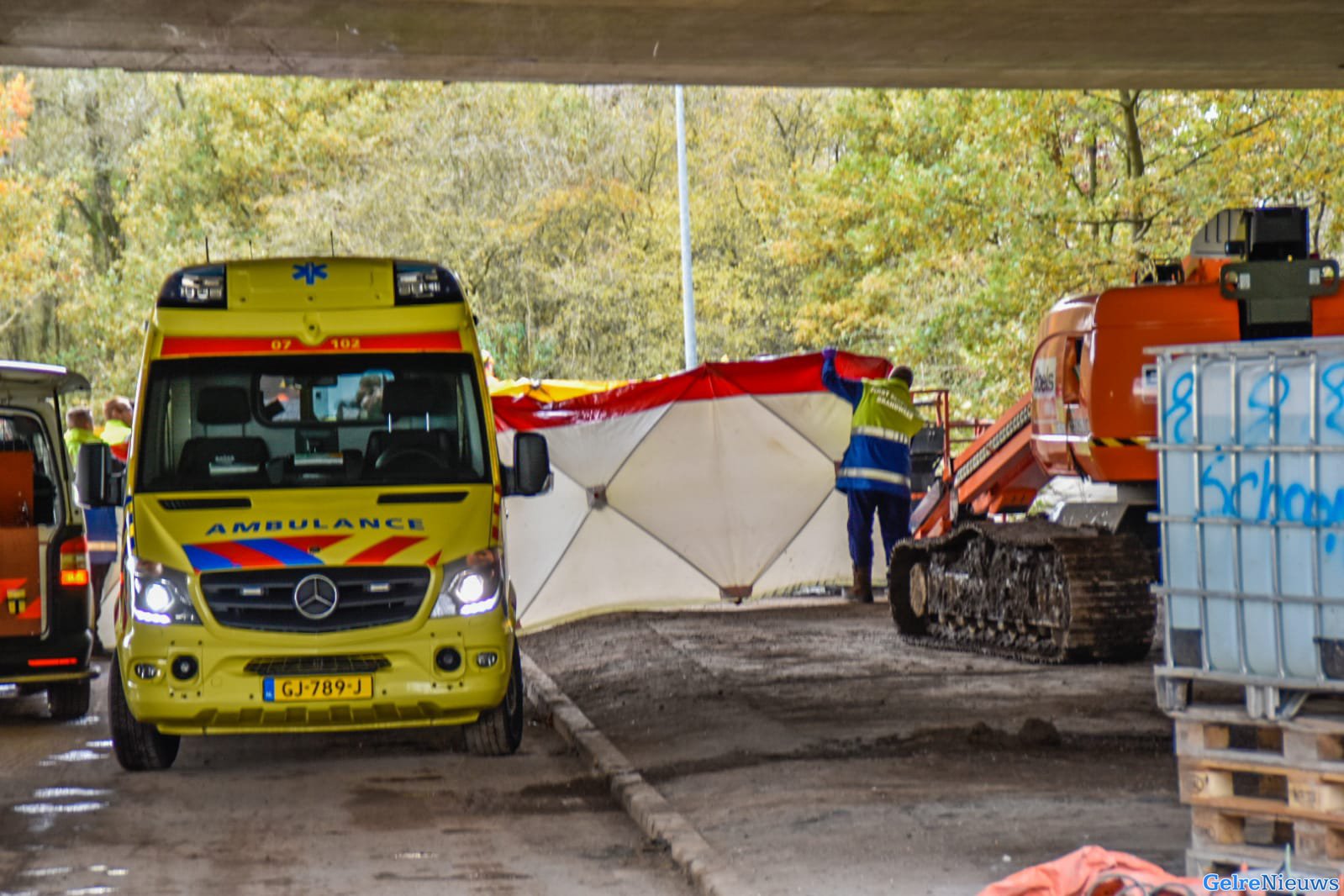 Dode bij bedrijfsongeval onder het viaduct A50