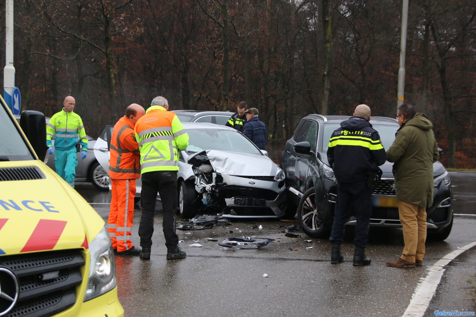 Gewonde en veel schade bij ongeval in Arnhem