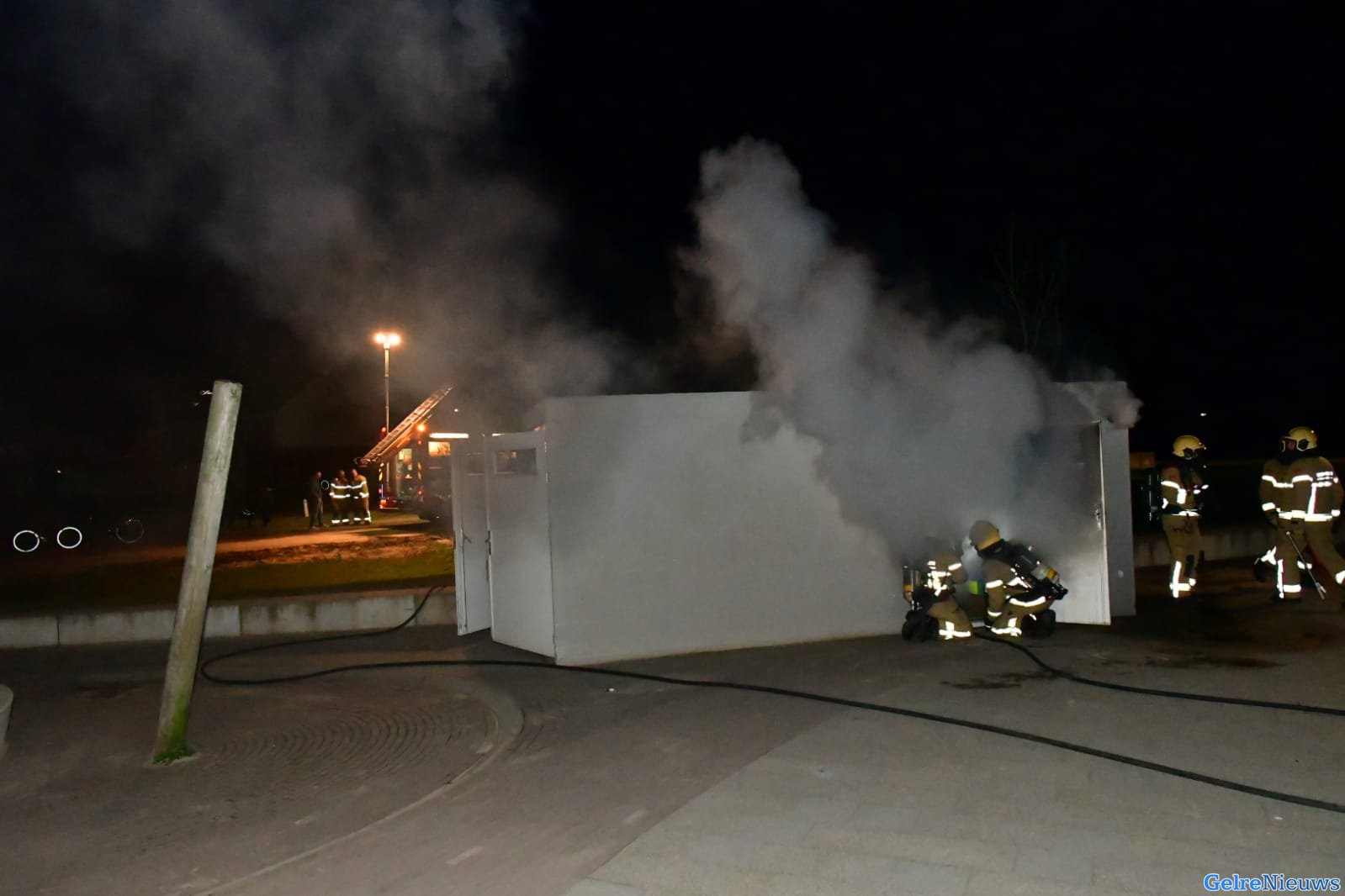 Brand op schoolplein bij basisschool in Didam