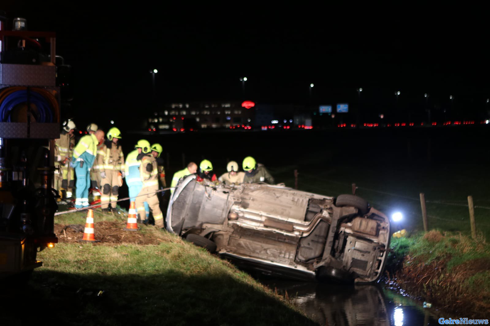 Auto’s in het water bij fors ongeval in Ede