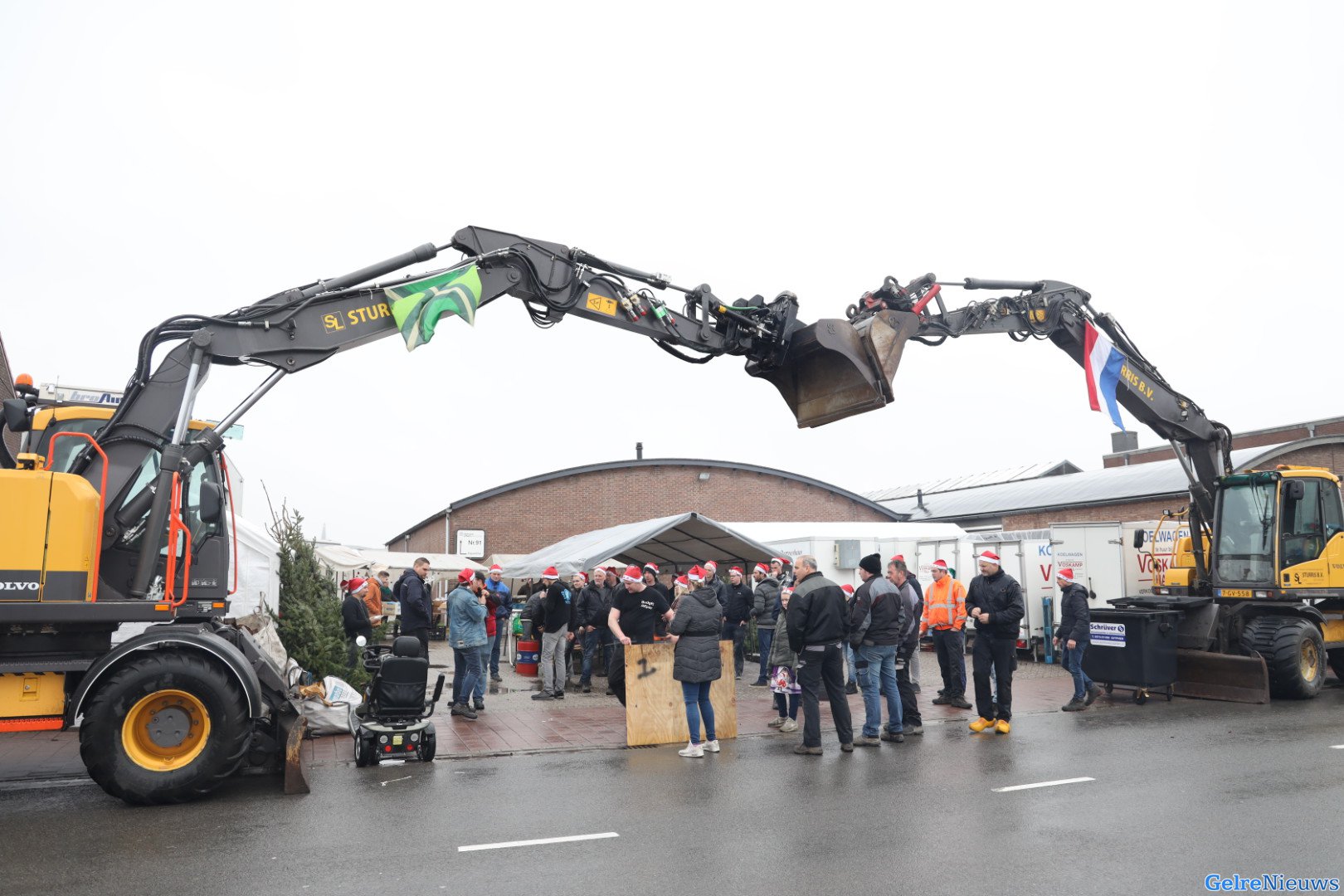 Boeren delen voedselpakketten uit na sluiting voedselbank