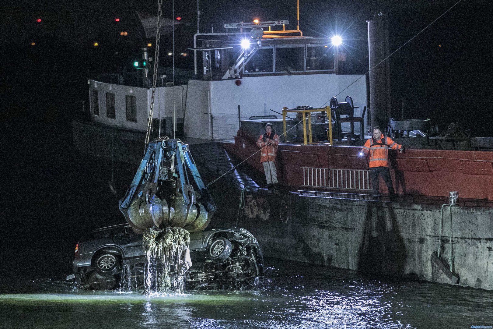 Auto gevonden na urenlange zoekactie in de Waal