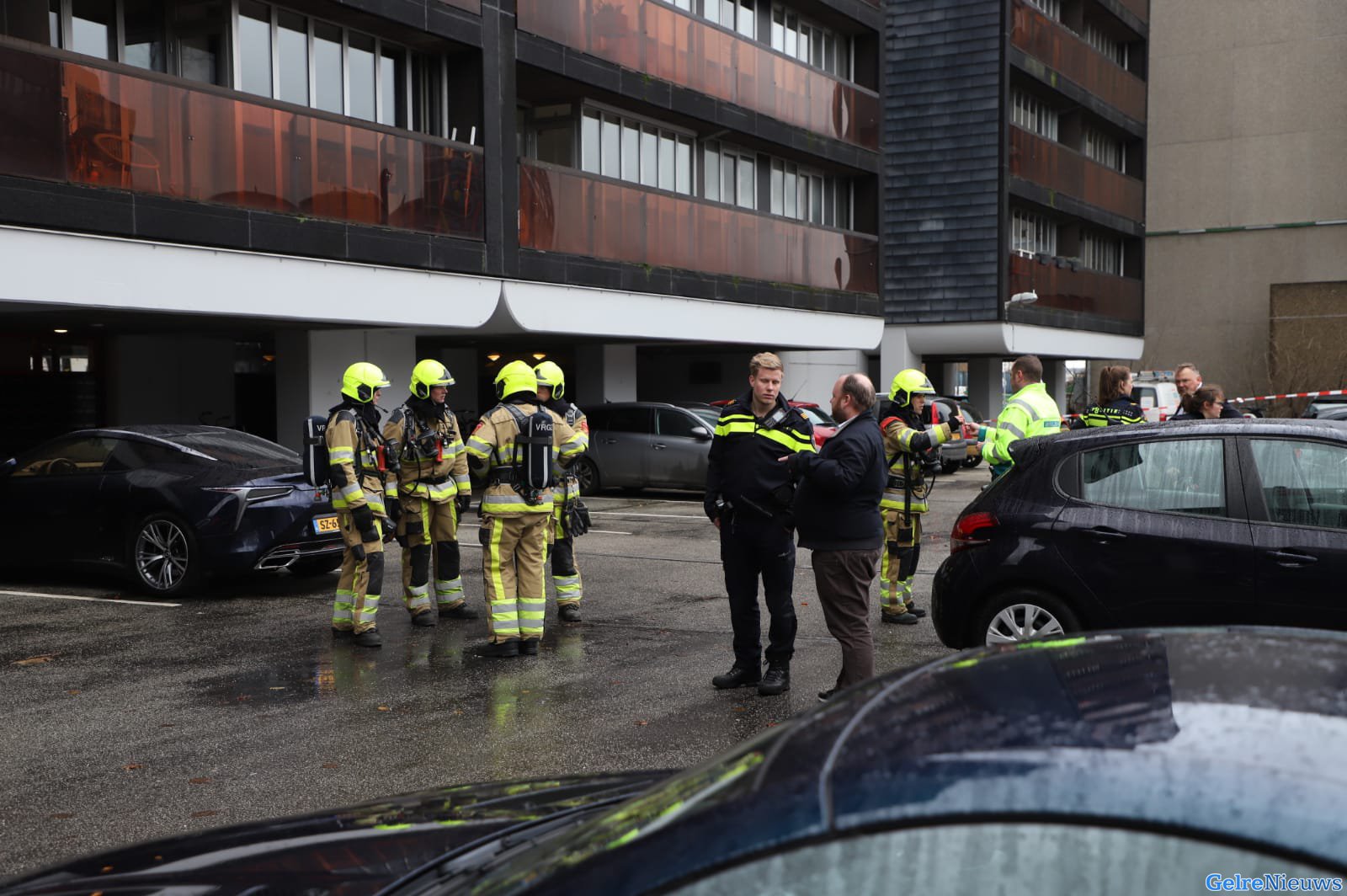Brand in flat in Nijmegen, ontruiming gaande