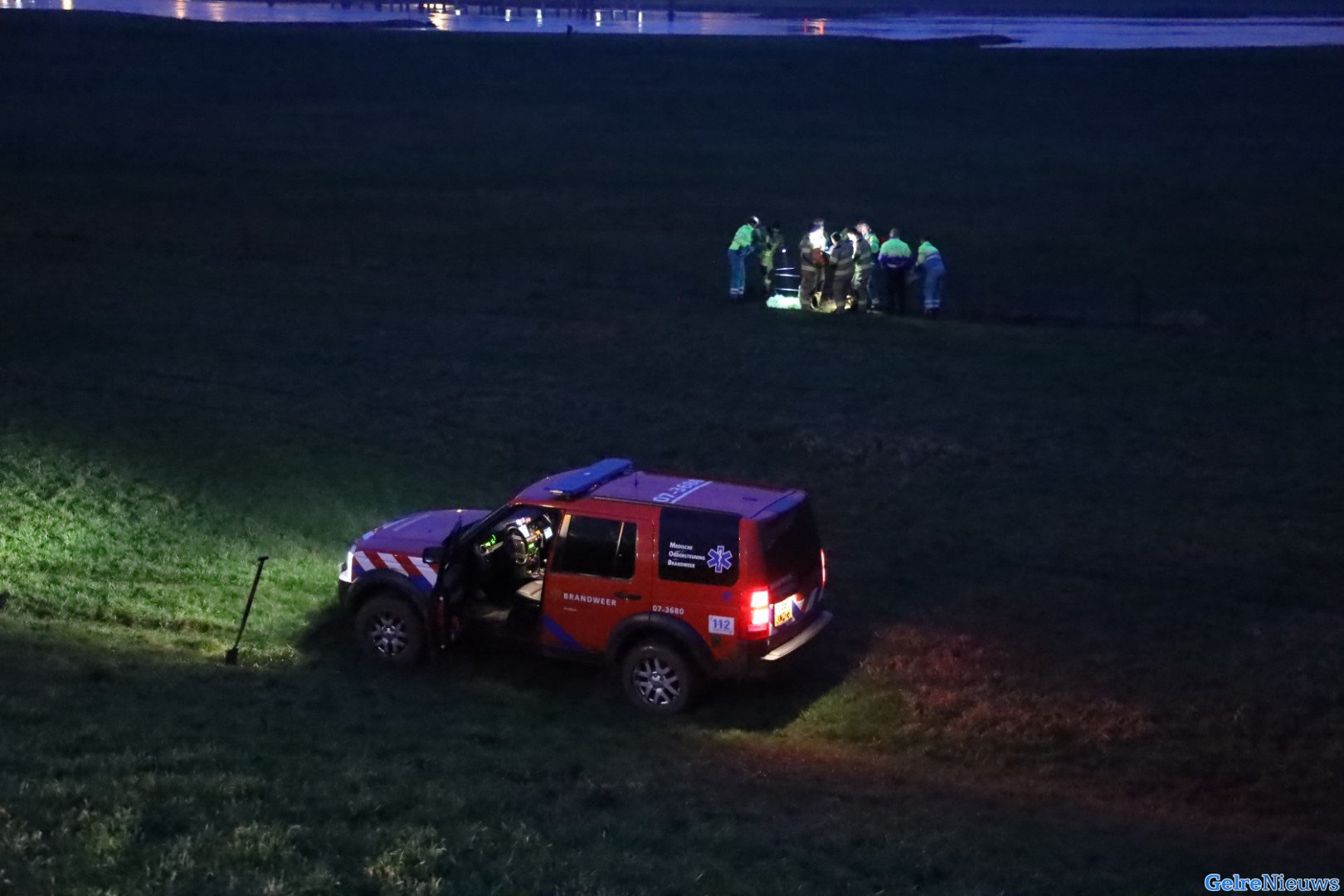 Gewonde visser gered van krib in Westervoort