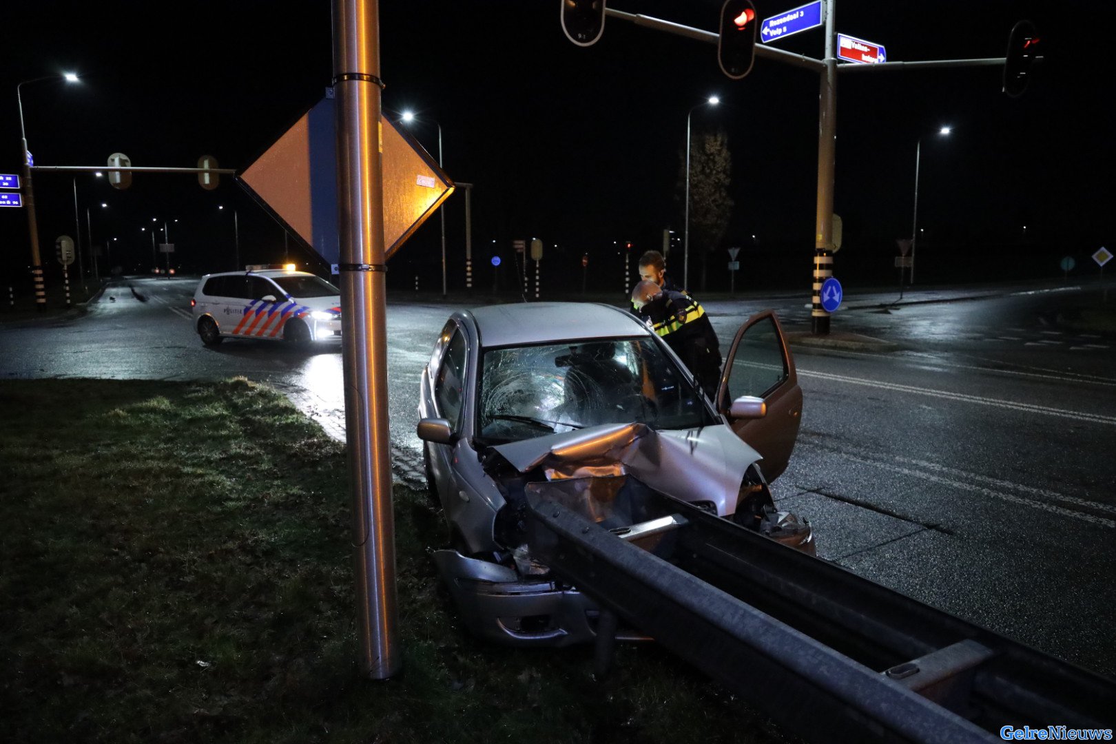 Automobilist ramt vangrail op Schelmseweg Arnhem