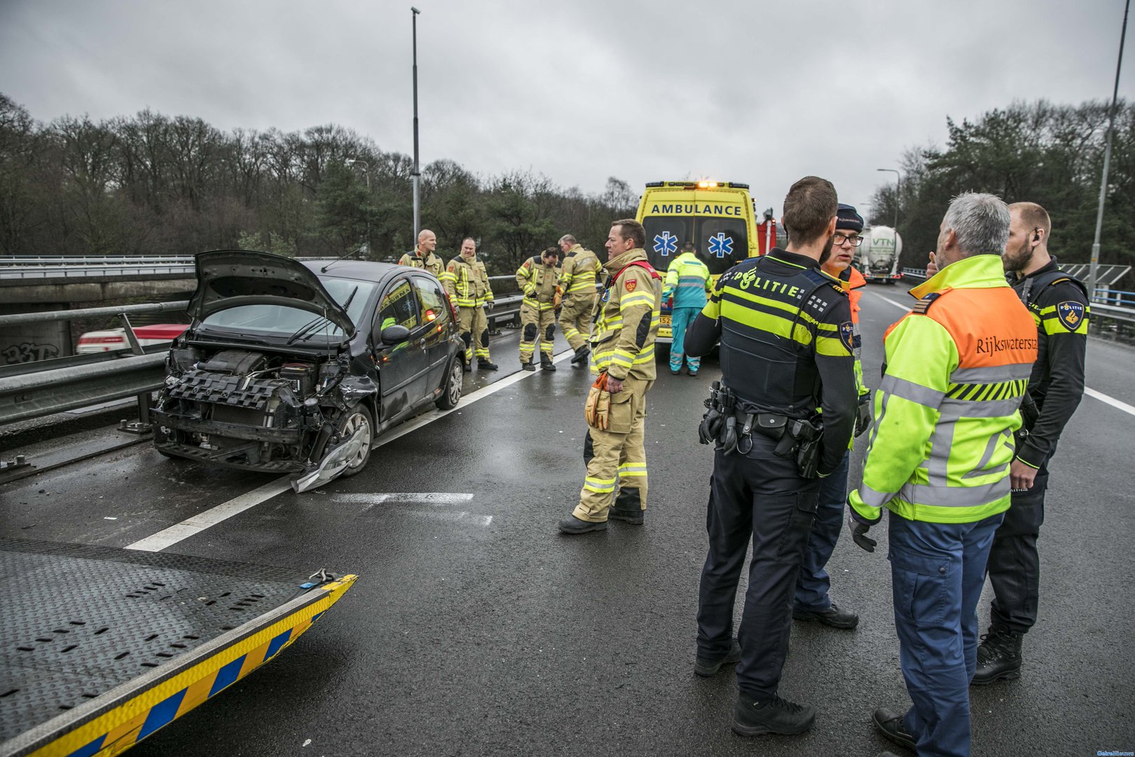 Weggebruikers negeren rode kruizen na ongeval A50