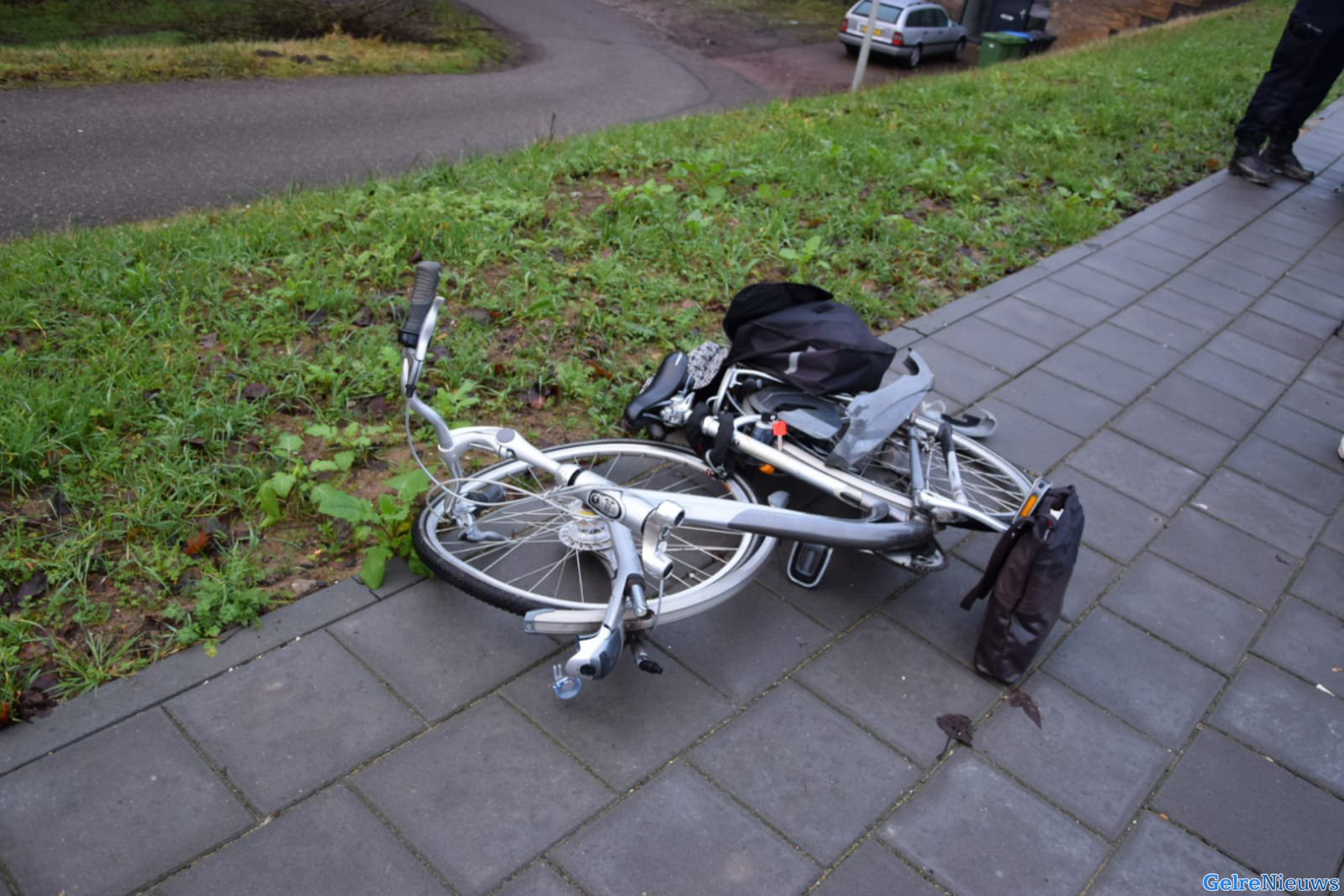 Fietswiel breekt af bij aanrijding Arnhem