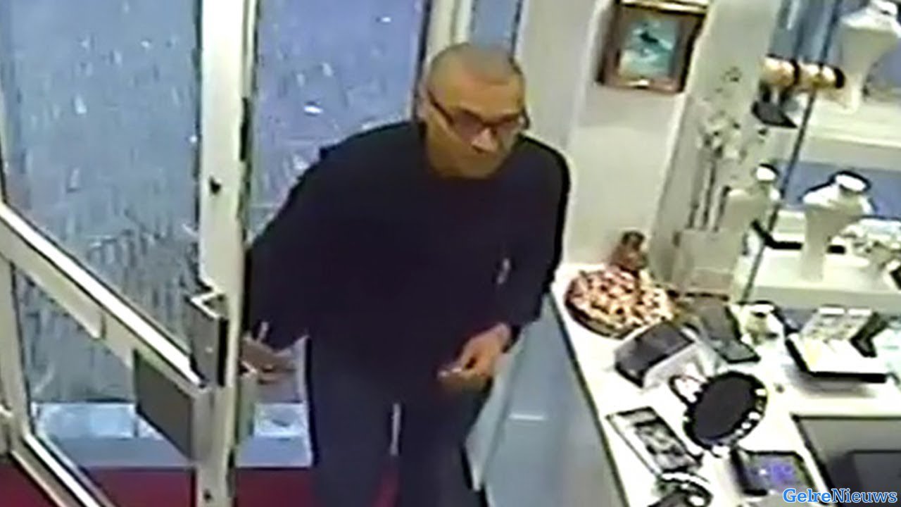 VIDEO: Dit is de overvaller van de juwelier in Arnhem