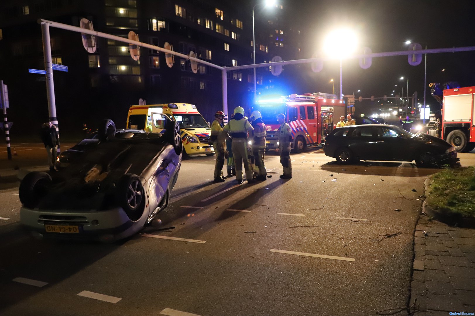 Auto op zijn kop bij ongeval op kruising in Nijmegen