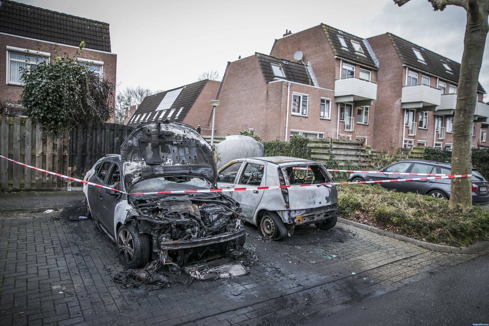 Auto’s verwoest door brand op parkeerplaats
