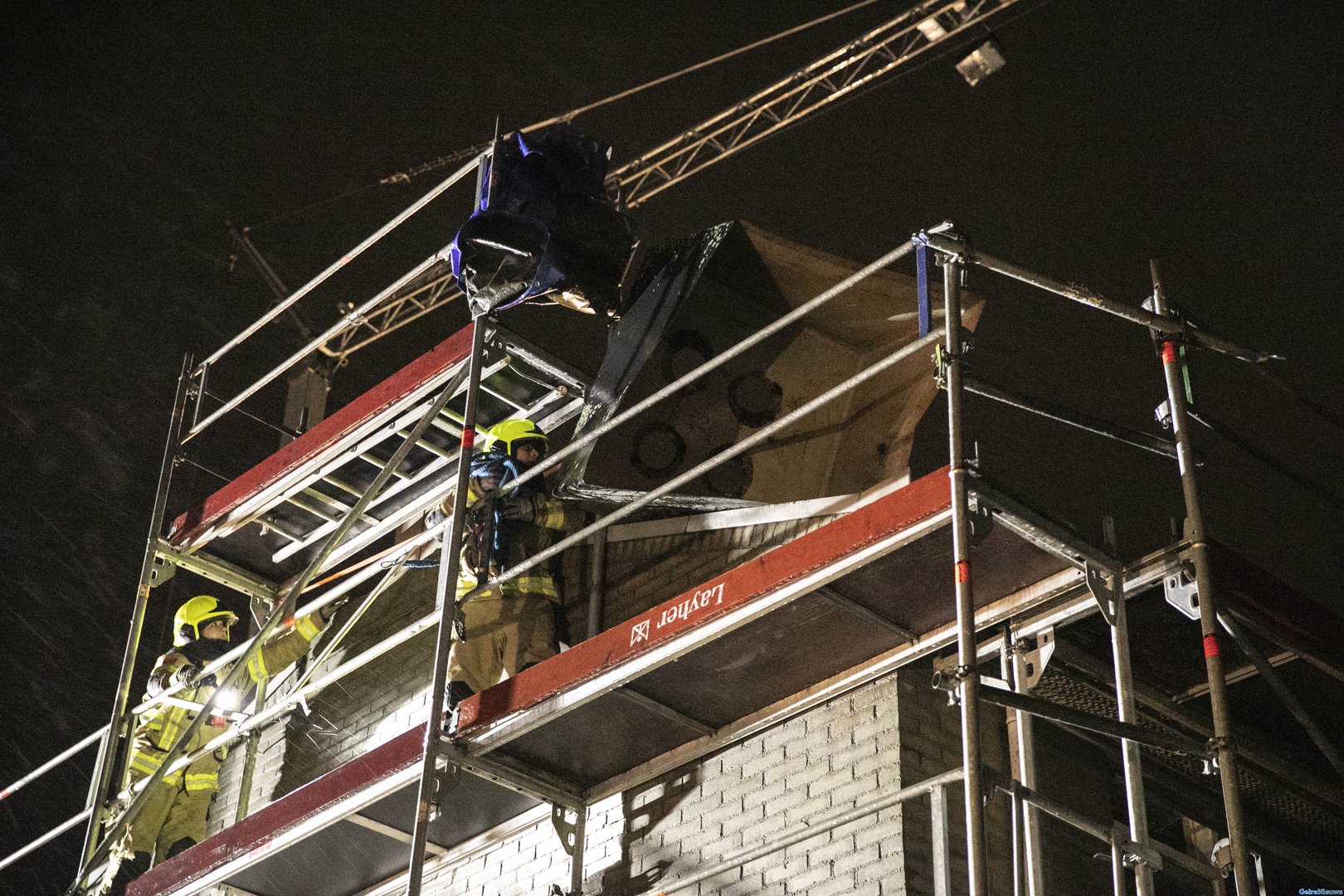 schoorsteenkap laat los na zware windstoot Rheden