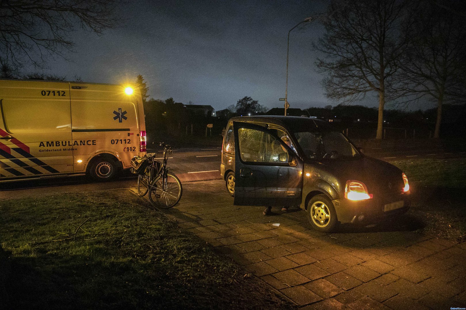 Fietser aangereden op pikkedonkere Oranjeweg in Rheden