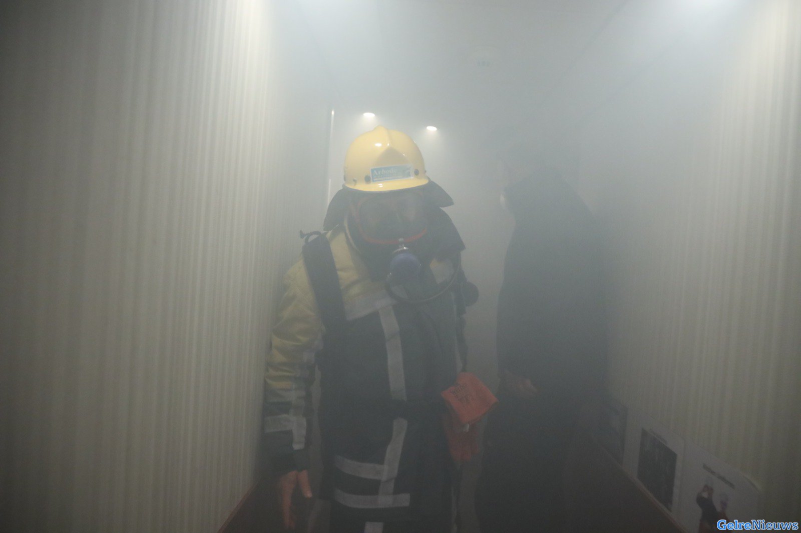 Fotoserie: Oefening op ‘brandend hotelschip’ in Arnhem