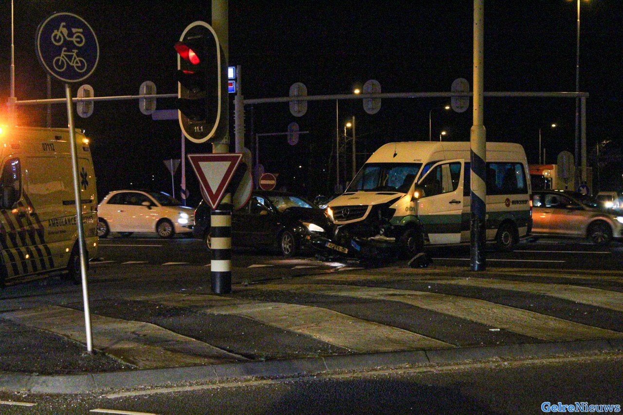 Ongeval op kruispunt bij Gelredome in Arnhem