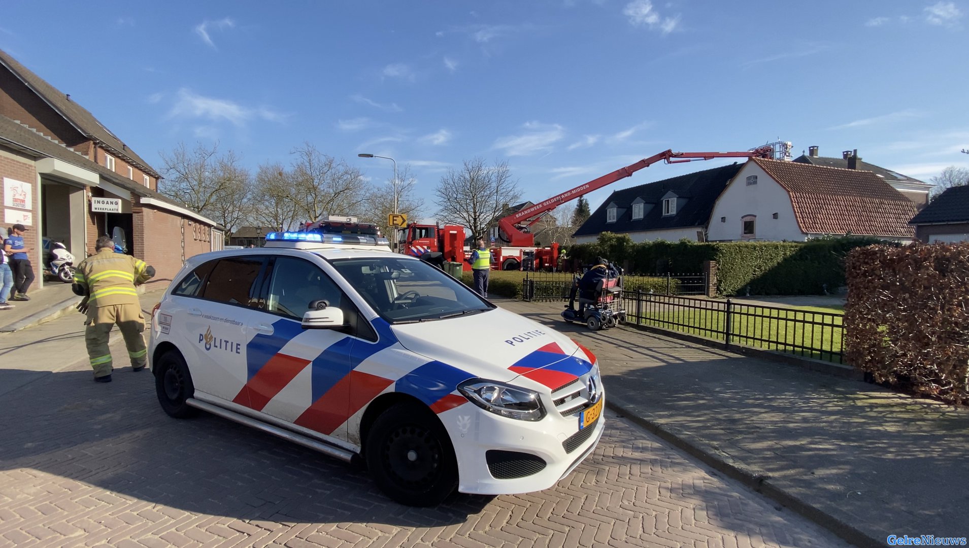 Grote schade aan de woning na dakbrand