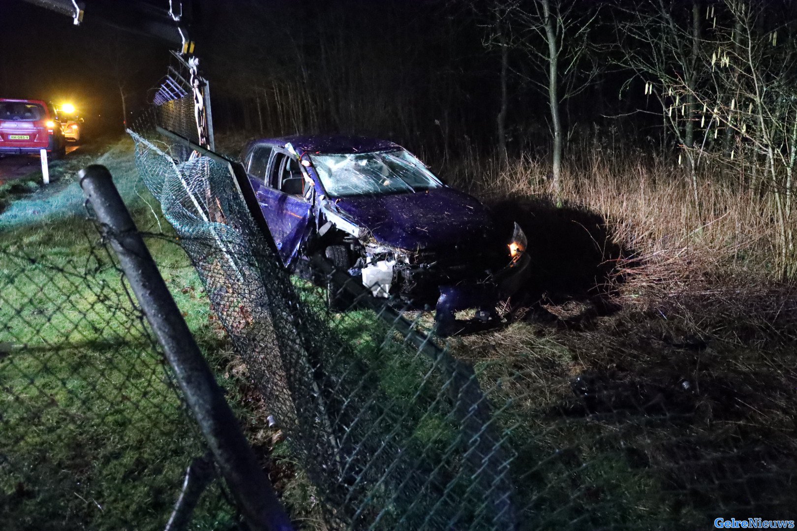 Auto crasht op Hoenderloseweg N804 bij Deelen