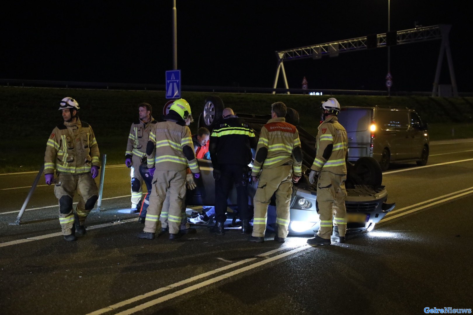 Auto over de kop bij Velperbroek: betrokkene aangehouden