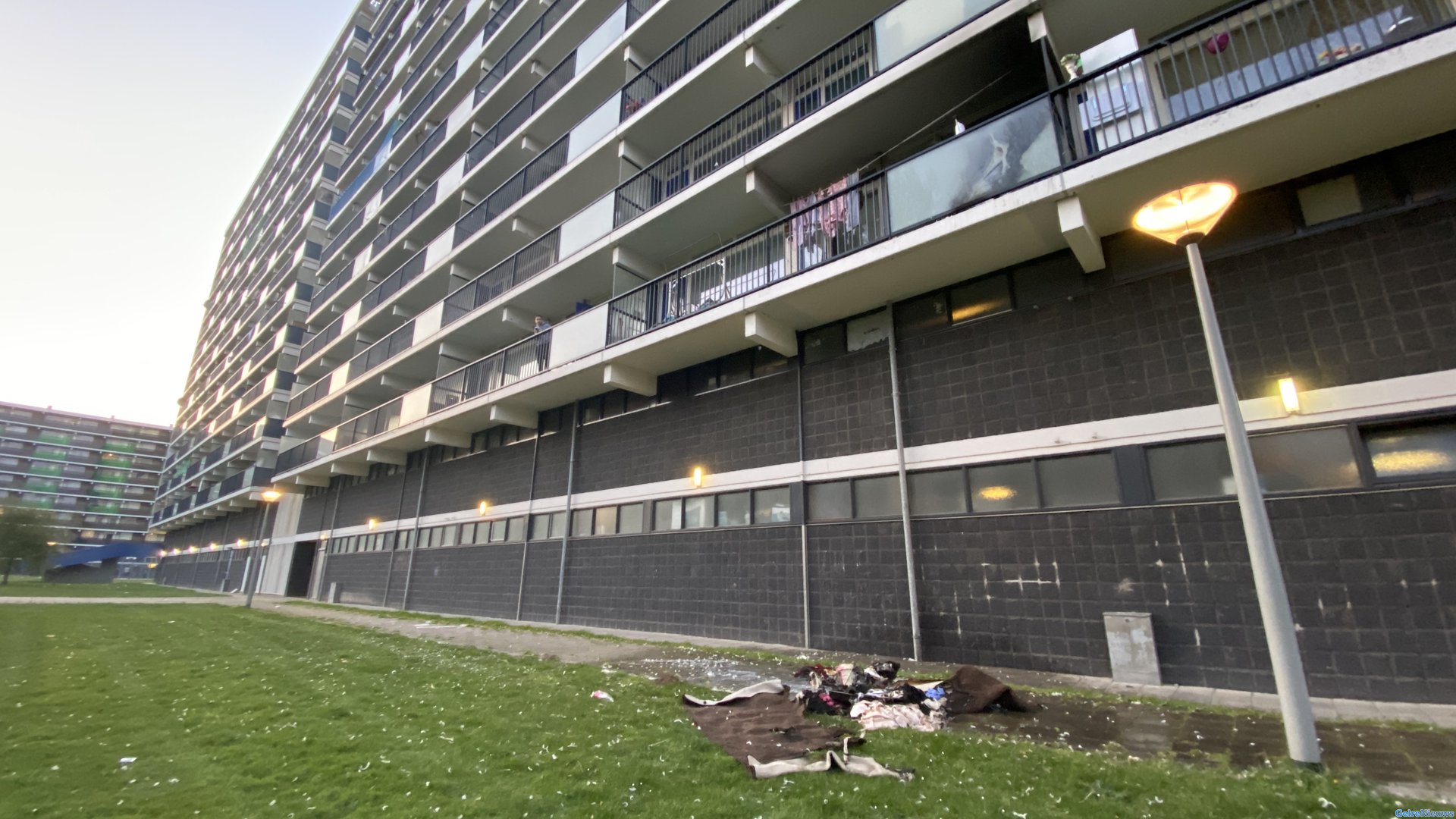 Sigaret veroorzaakt brand in bank in Arnhemse flat