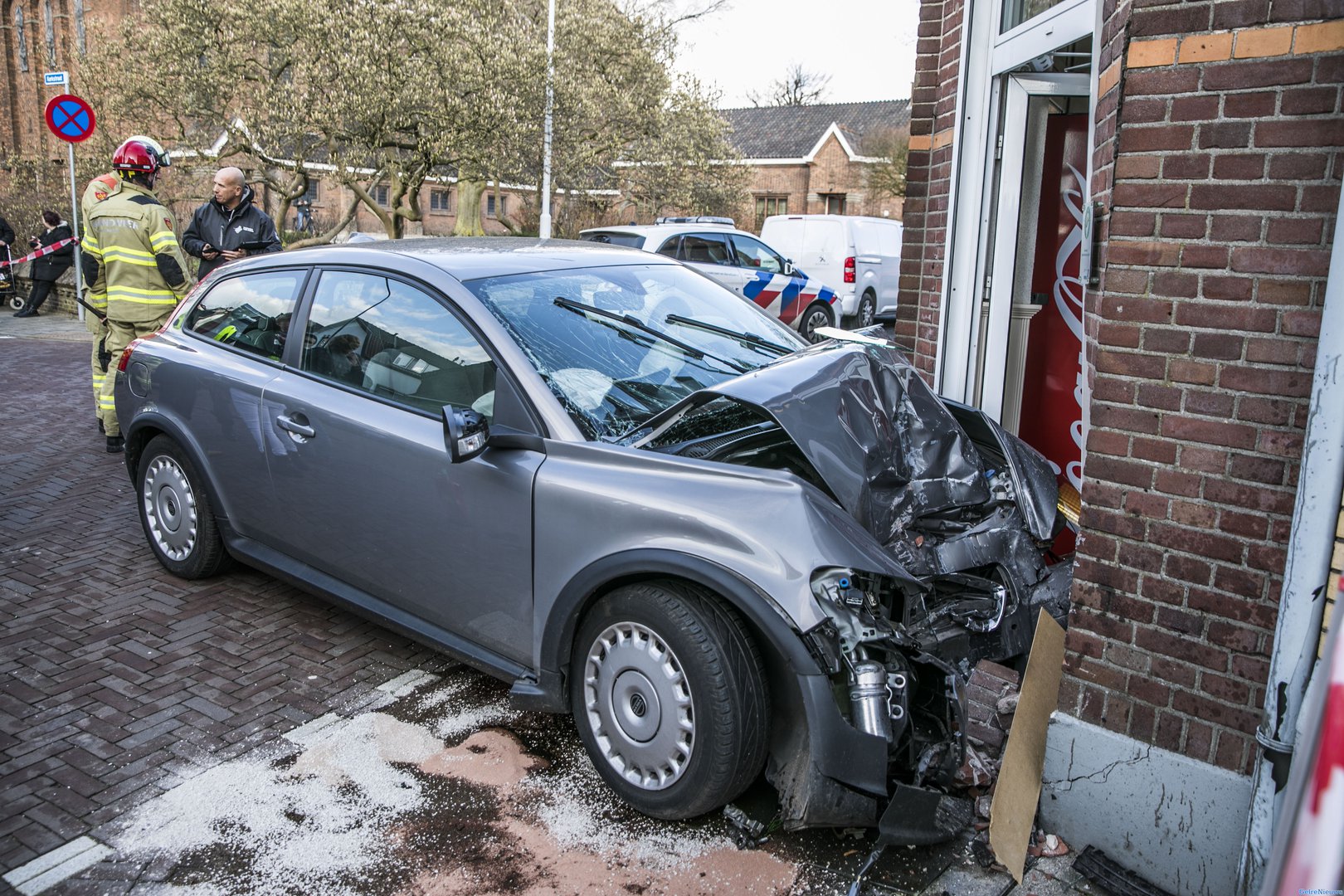 Automobilist ramt cafetaria in Renkum