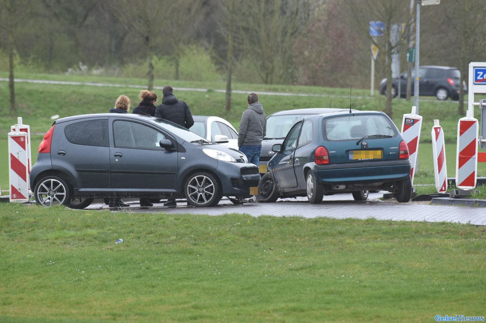 Veel schade bij ongeluk in gevaarlijke bocht Zevenaar