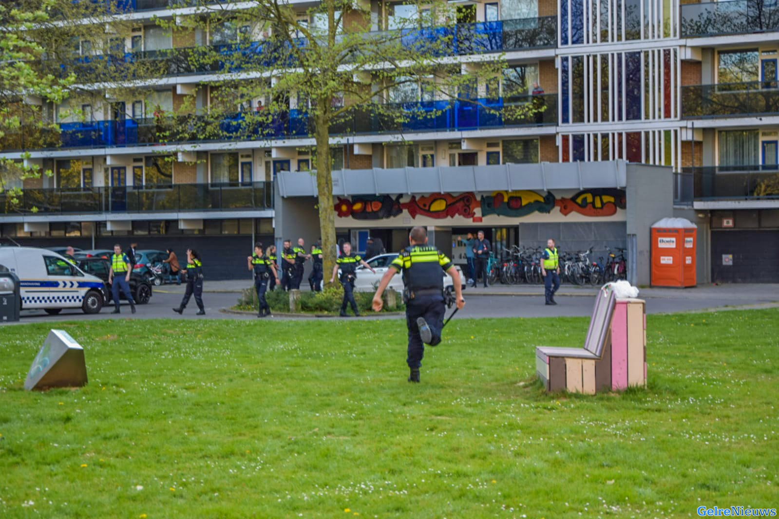 Politie rukt massaal uit naar flinke vechtpartij in Arnhem