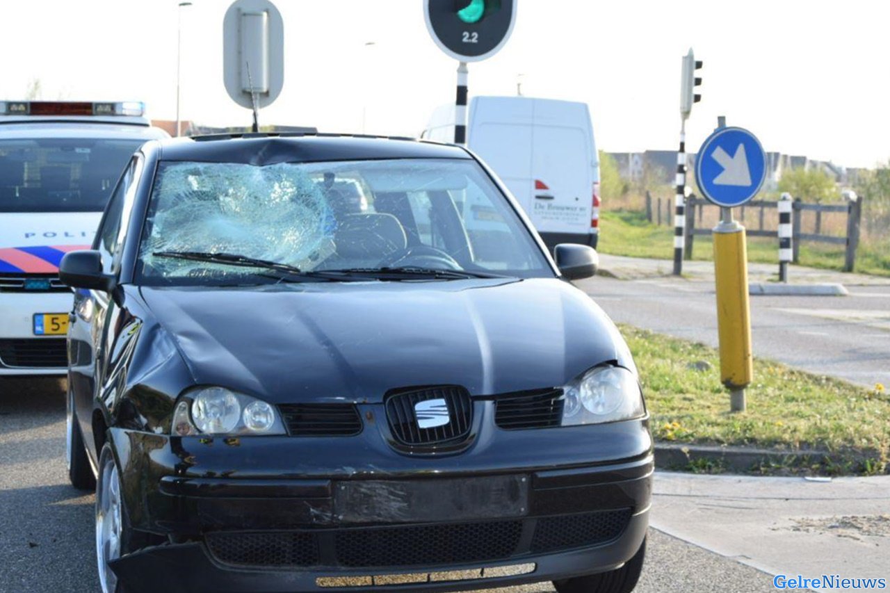 Weg dicht na ongeval in Arnhem-Zuid: jongeman gewond