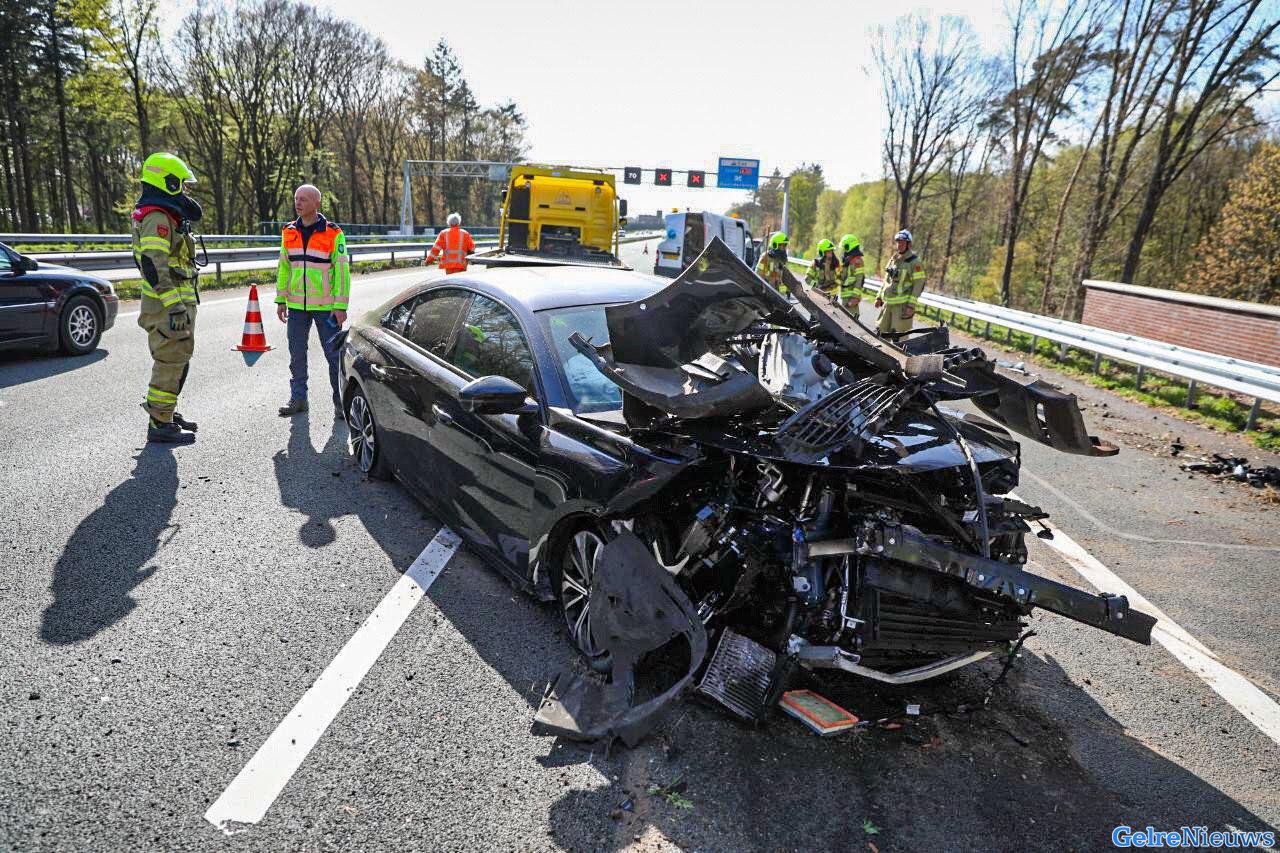 Twee rijstroken dicht op A12 na ongeval met meerdere voertuigen