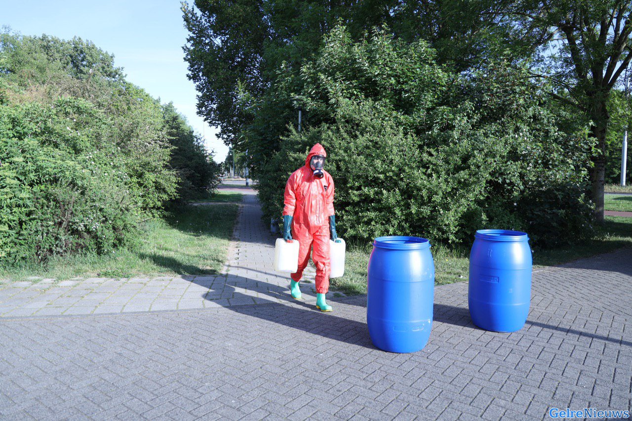 Tientallen vaten met drugsafval gedumpt in Arnhemse woonwijk