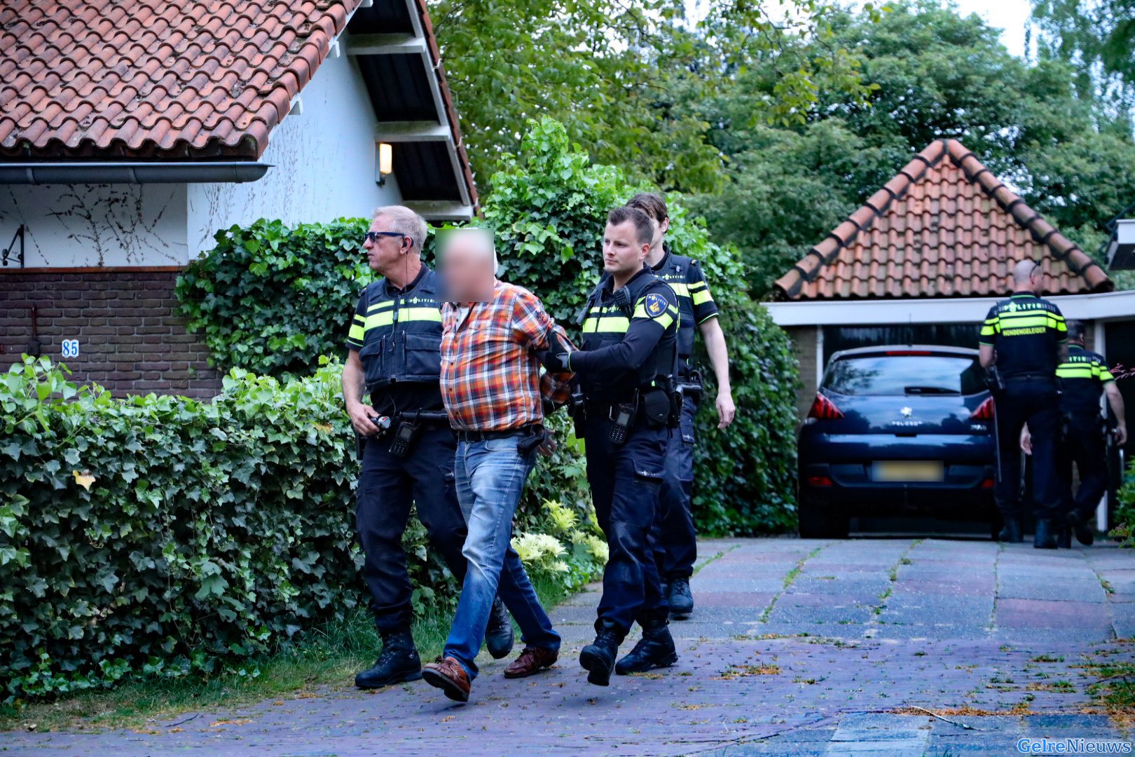 Man met mes bedreigt fondsenwervers